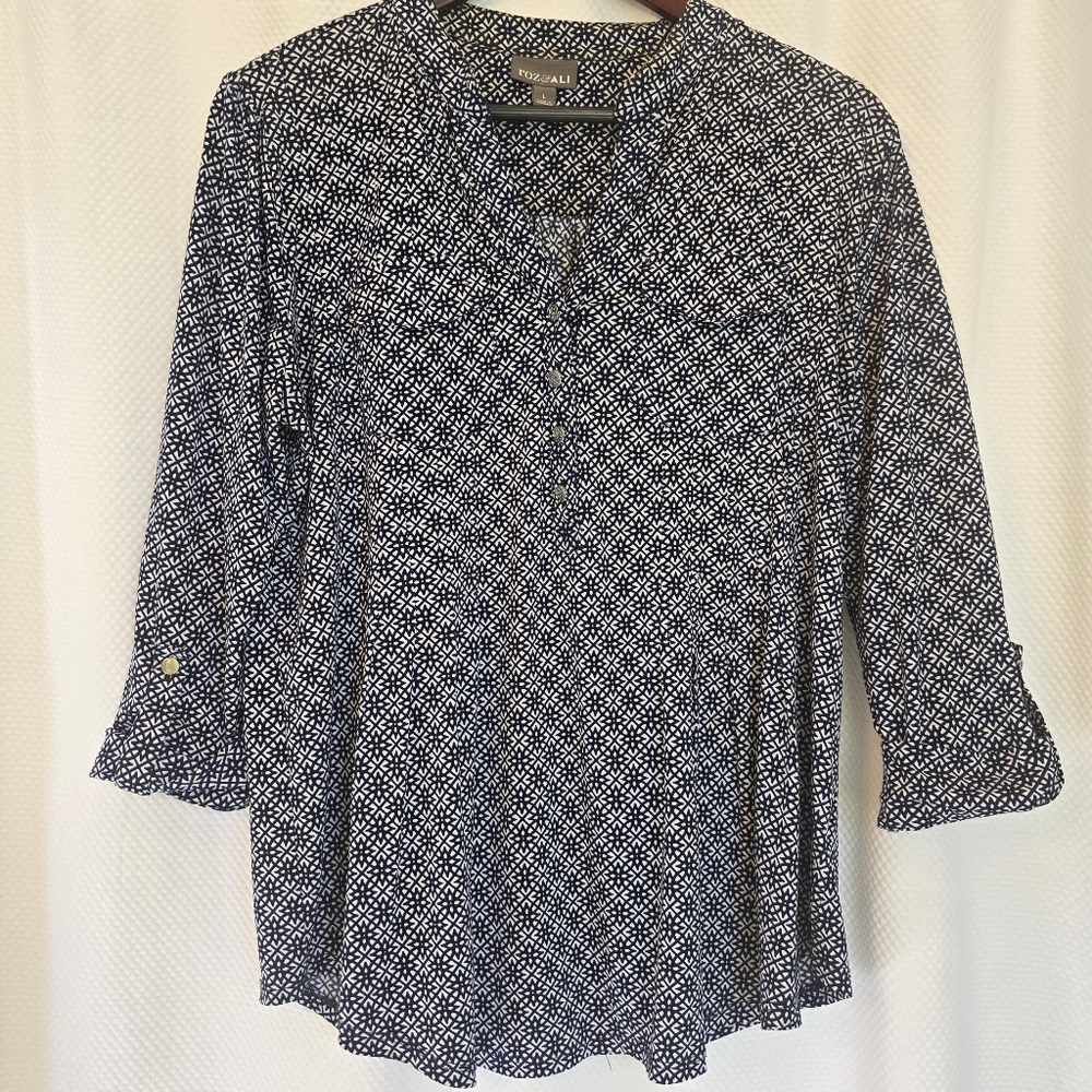Roz & Ali, Size Large, Blue/White Patterned Blouse